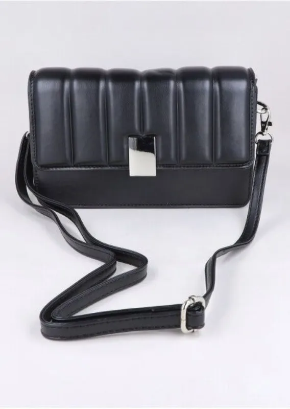 Bolsa crossbody capitonada sold by Shasa