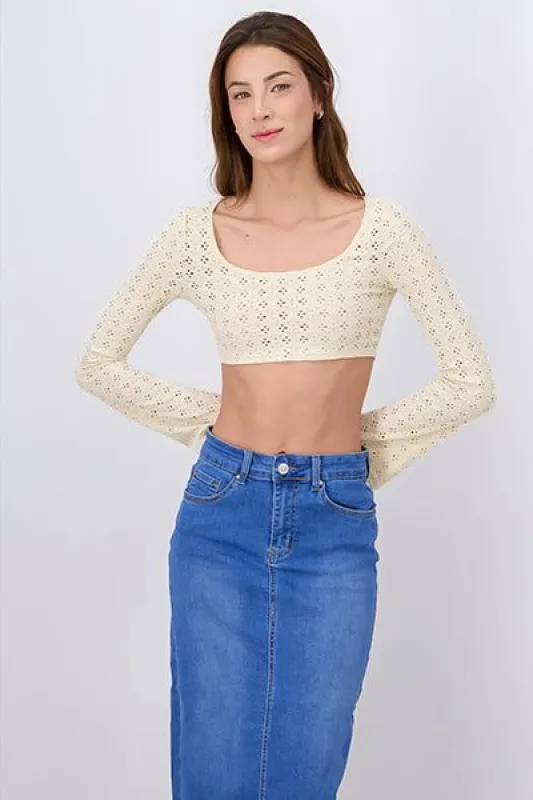 Top Crop Eyelets Manga Larga sold by Shasa
