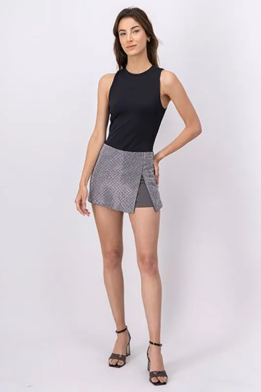 Falda Short Aplicaciones Brillos sold by Shasa