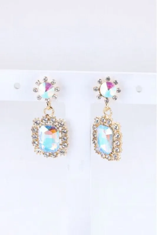 Aretes largos cuadro brillos sold by Shasa