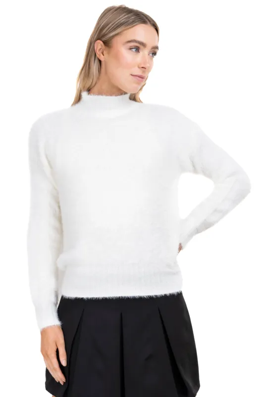 Sueter peluche cuello alto sold by Shasa