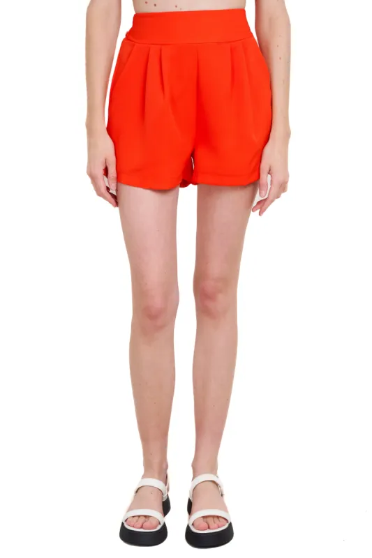 Short pretina alta detalle pinzas sold by Shasa