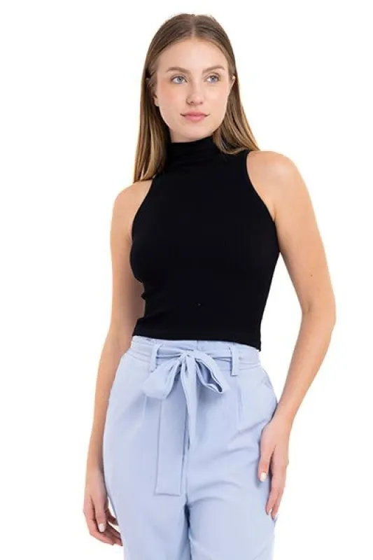 Top acanalado cuello alto sold by Shasa