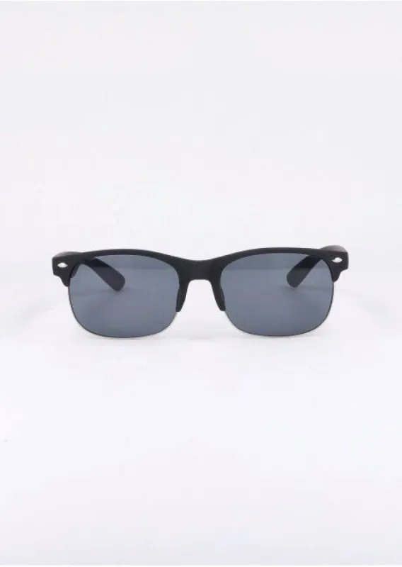 Lentes sol medio armazón sold by Shasa