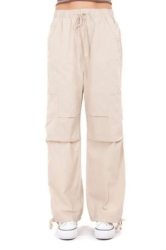 Pantalón parachute liso cargo sold by Shasa
