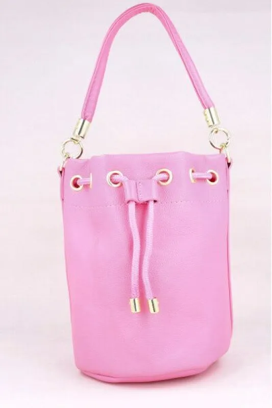 Bolsa efecto piel letras sold by Shasa