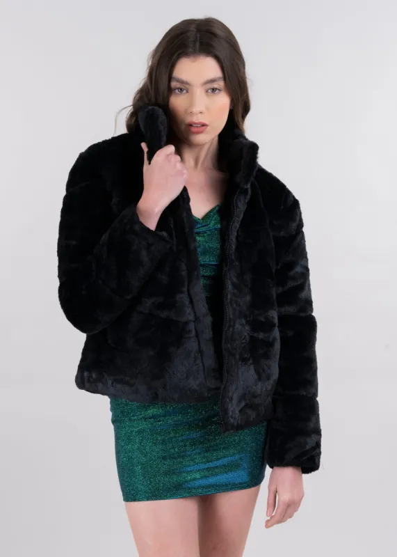 Abrigo cuello alto peluche sold by Shasa