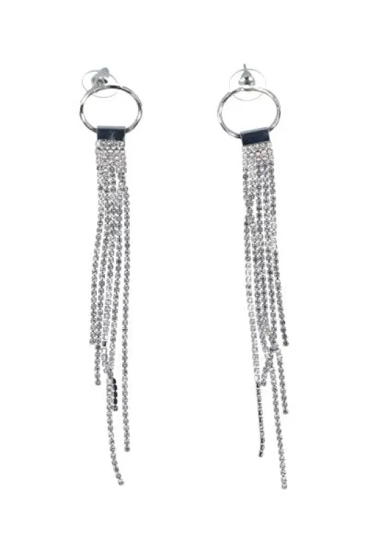 Aretes largos cadena brillos sold by Shasa