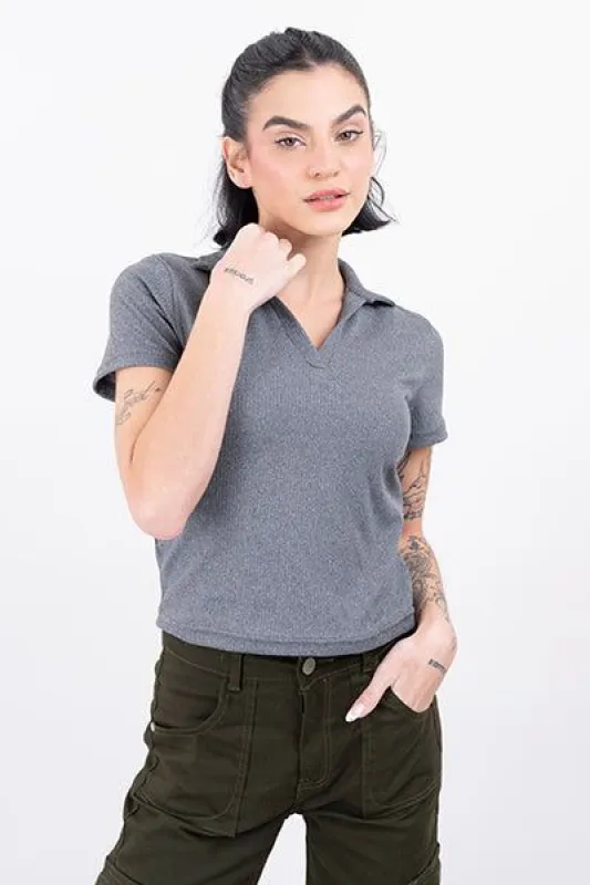 Top cuello polo acanalado sold by Shasa