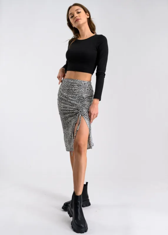 Falda midi animal print pierna abierta cinta sold by Shasa