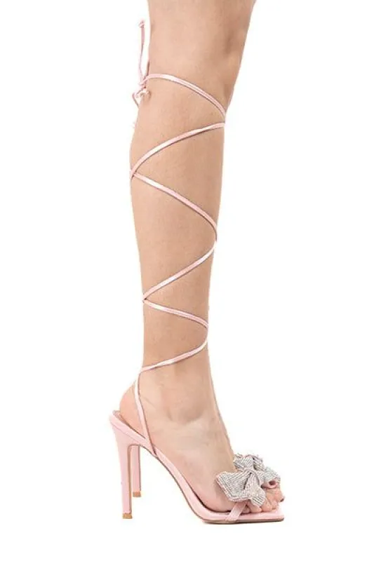 Tacón delgado moño sold by Shasa