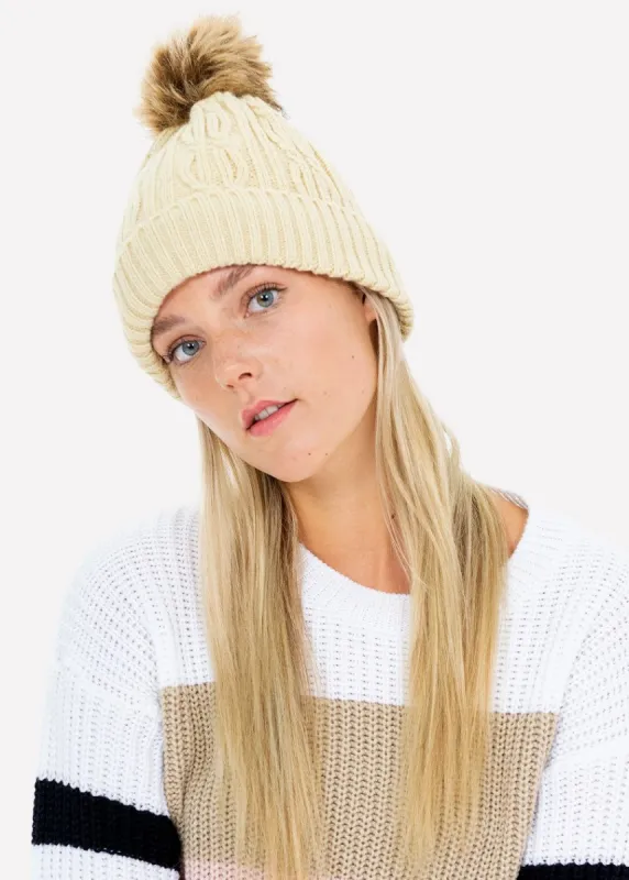 Gorro punto pompón sold by Shasa