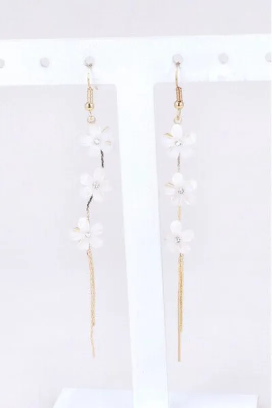 Aretes largos aplicaciones flores sold by Shasa