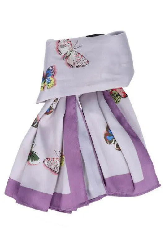 Pañuelo mariposas bordes sold by Shasa