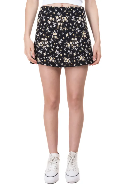 Falda mini estampado flores sold by Shasa