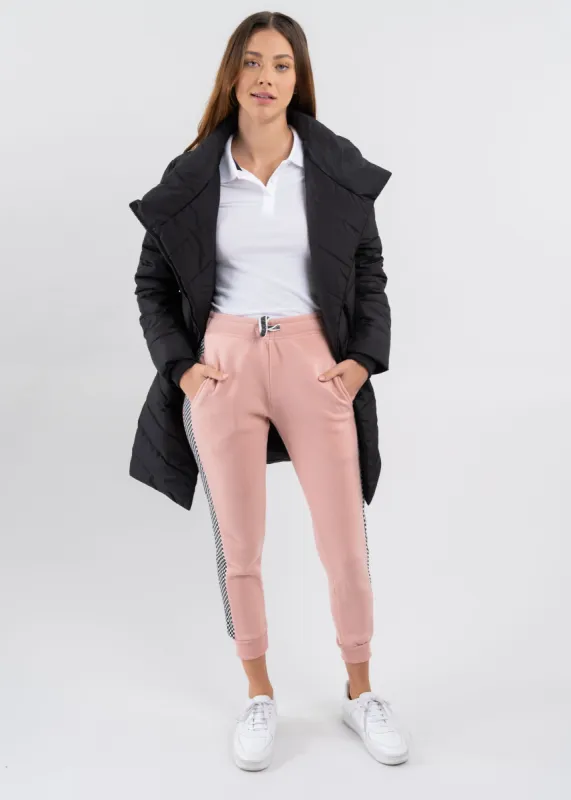 Chamarra larga capitonada cinturón sold by Shasa