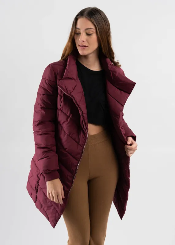 Chamarra larga capitonada cinturón sold by Shasa