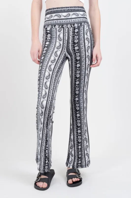 Pantalon acampanado estampado tribal sold by Shasa