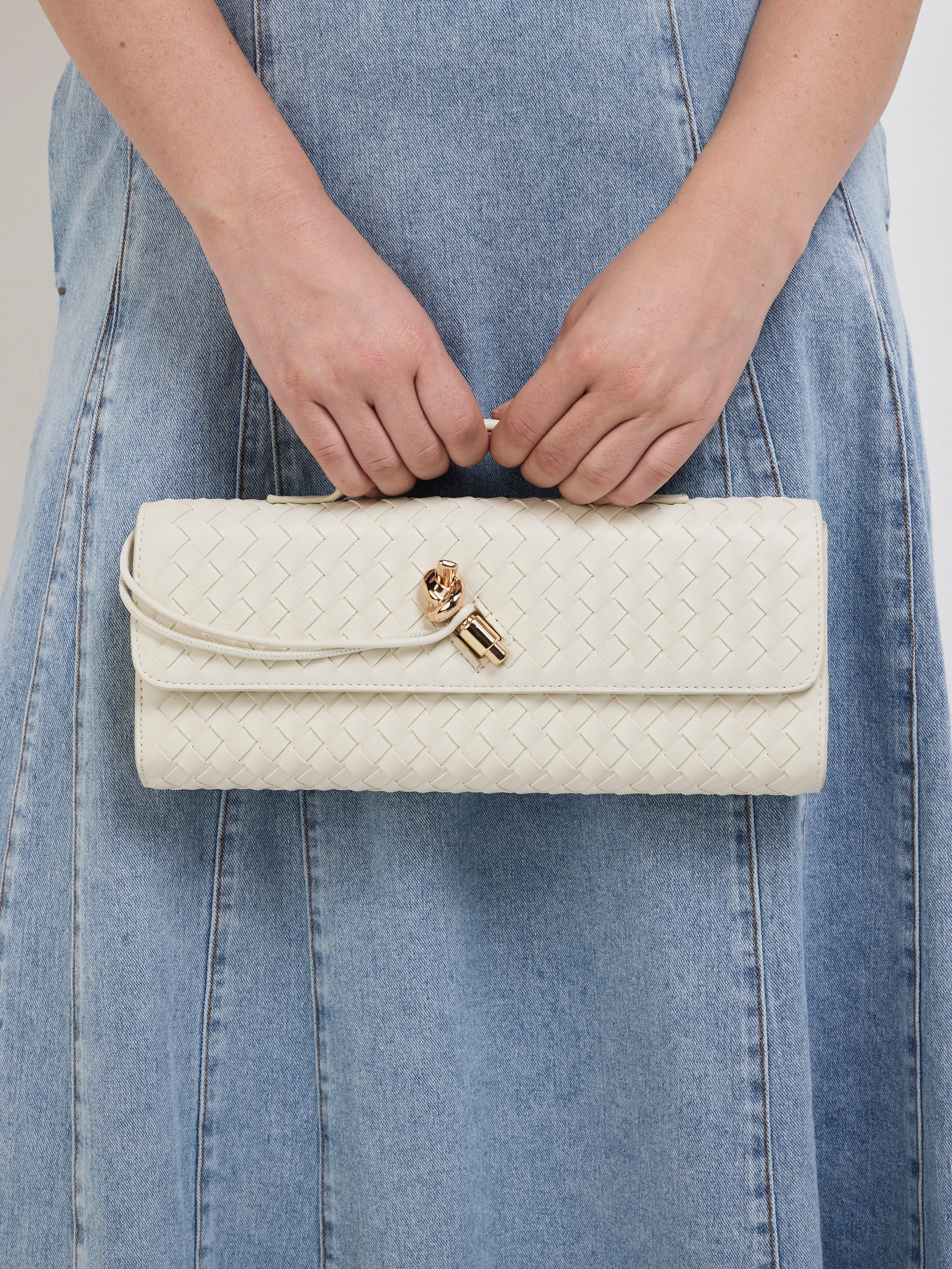 AKIRA HANDLE BAG sold by Sheike
