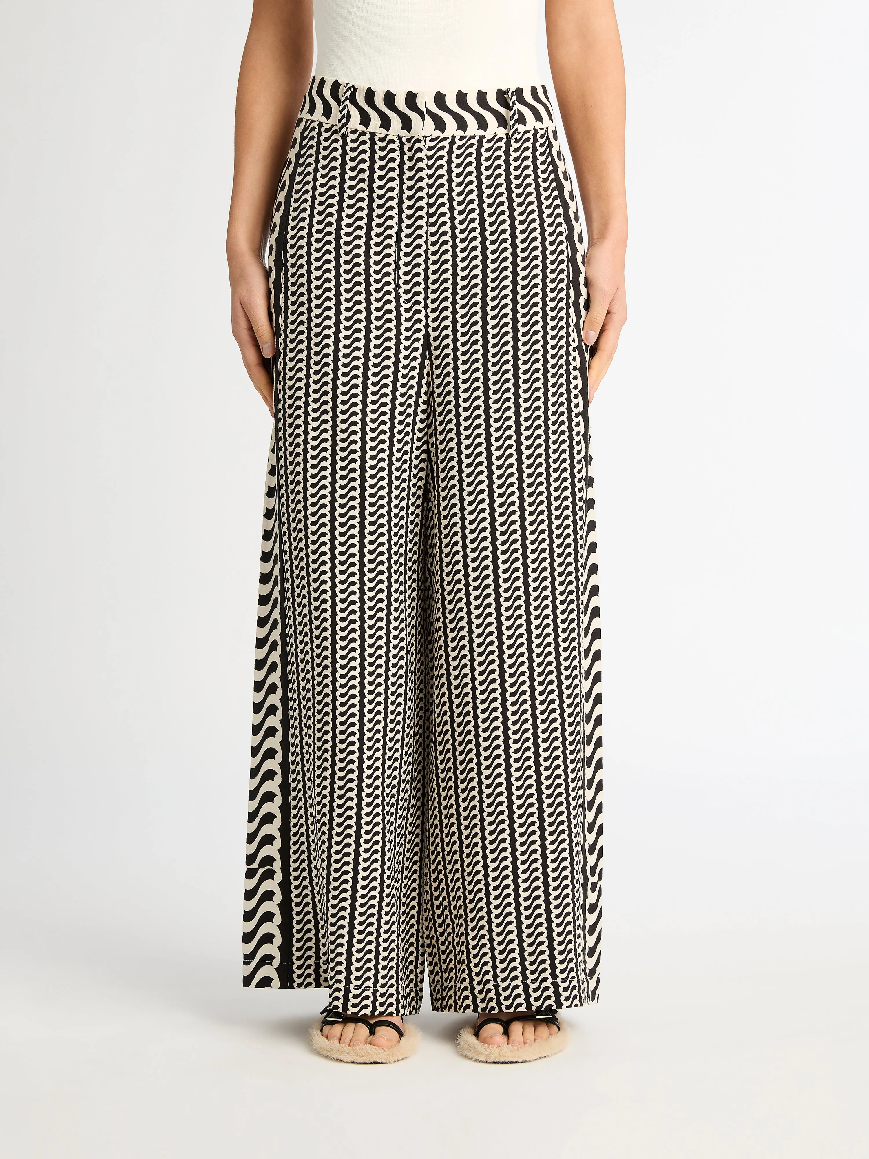 ESSIE PANT sold by Sheike product image thumbnail 2