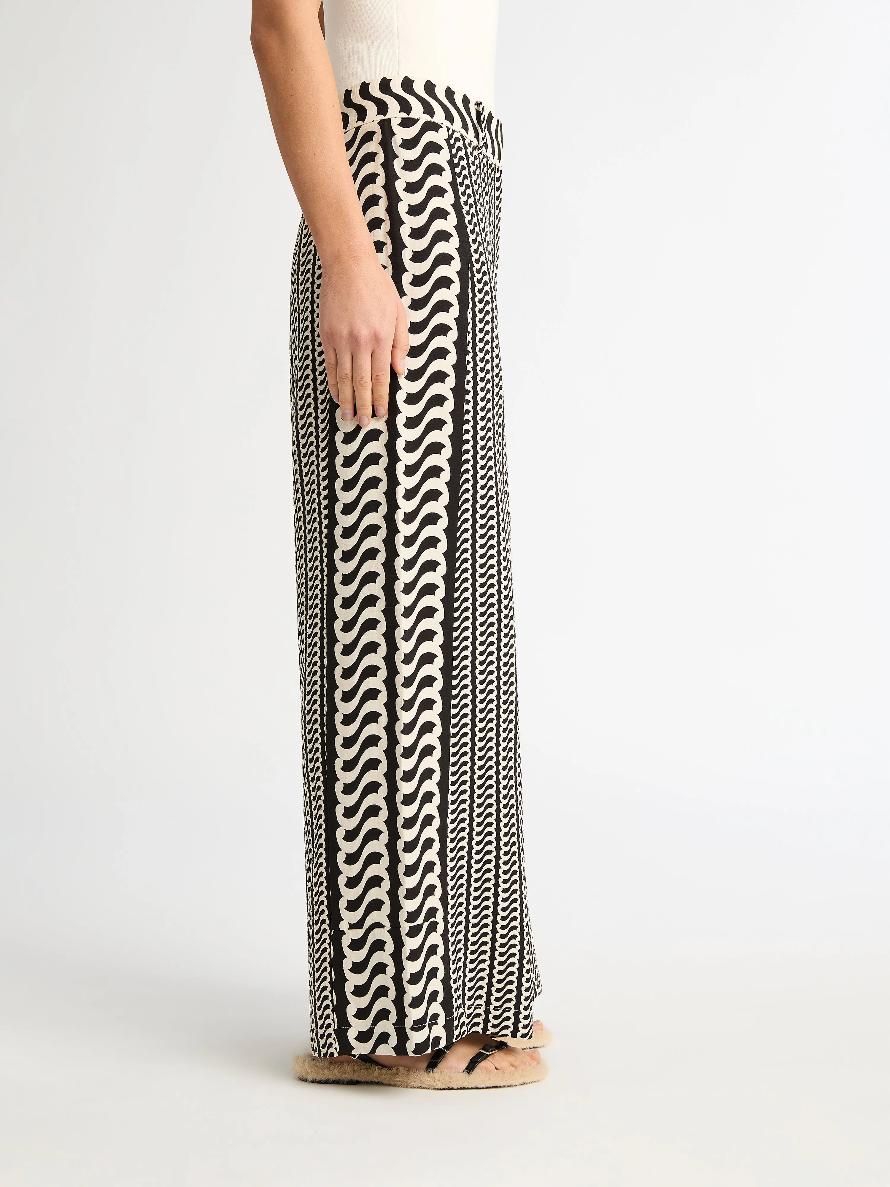 ESSIE PANT sold by Sheike product image thumbnail 5