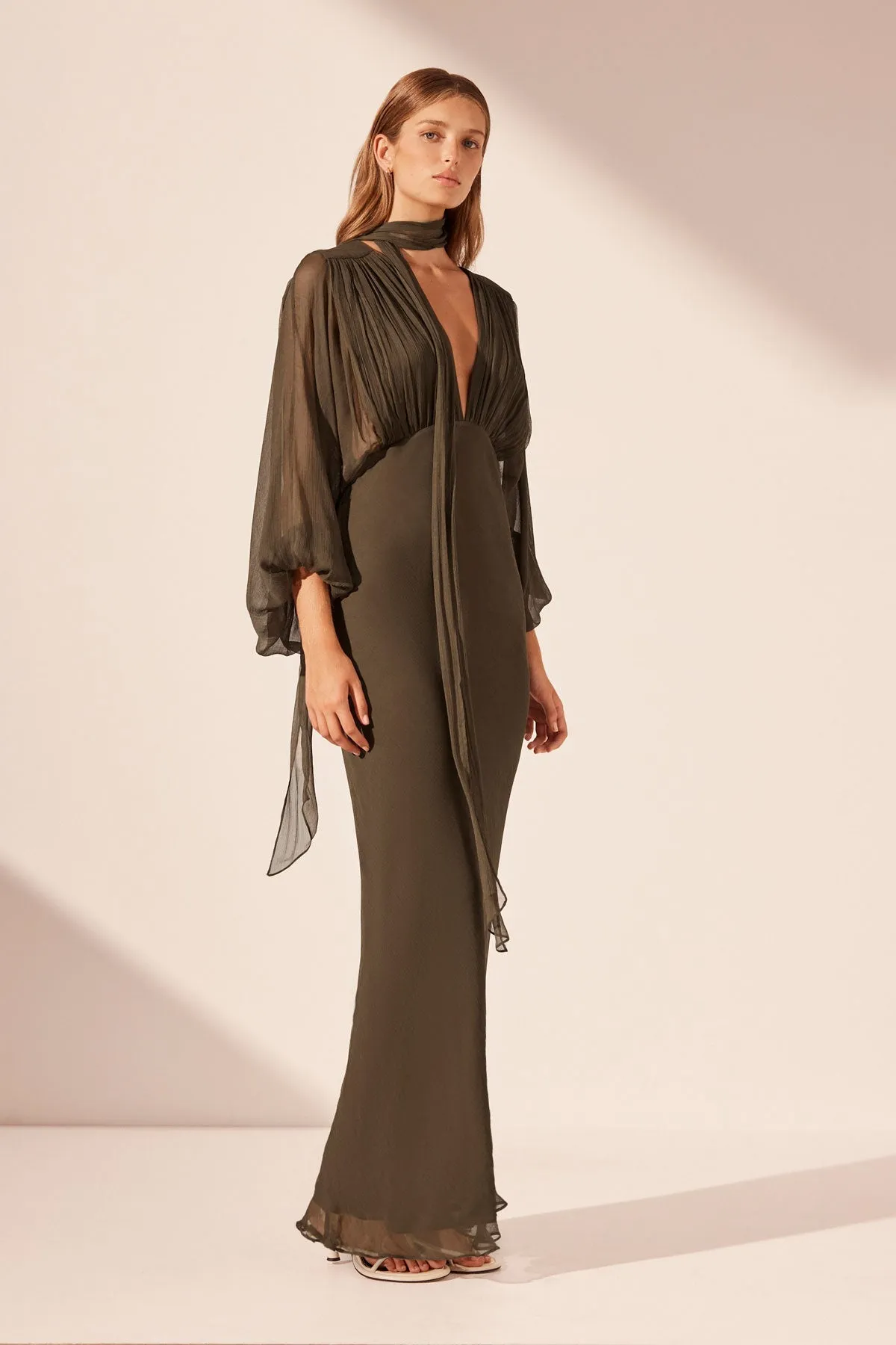 ODEN PLUNGE BALLOON SLEEVE MAXI DRESS - OLIVE | Parallel