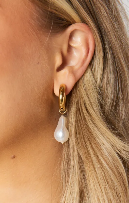 Pearl Drop Earrings ~ Gold sold by Show Me Your MuMu