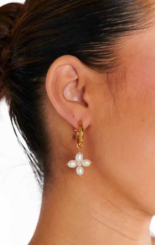 Vanessa Mooney The Lana Pearl Earrings ~ Pearl/Gold sold by Show Me Your MuMu