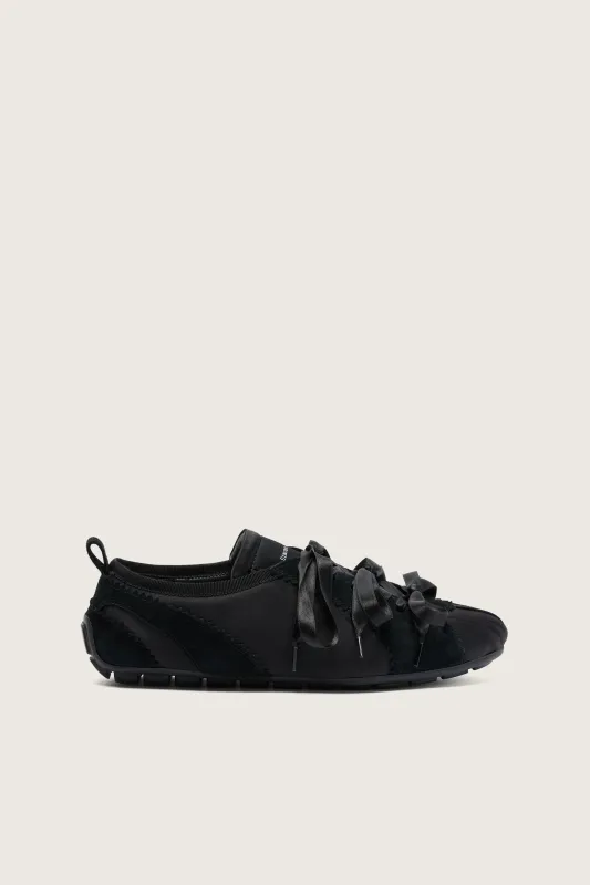 Ballerina Grip Trainer sold by Simone Rocha