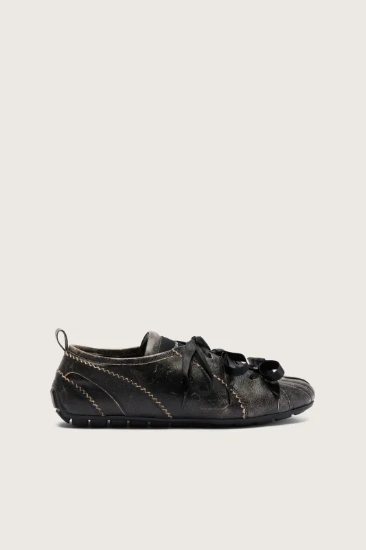 Ballerina Grip Trainer sold by Simone Rocha