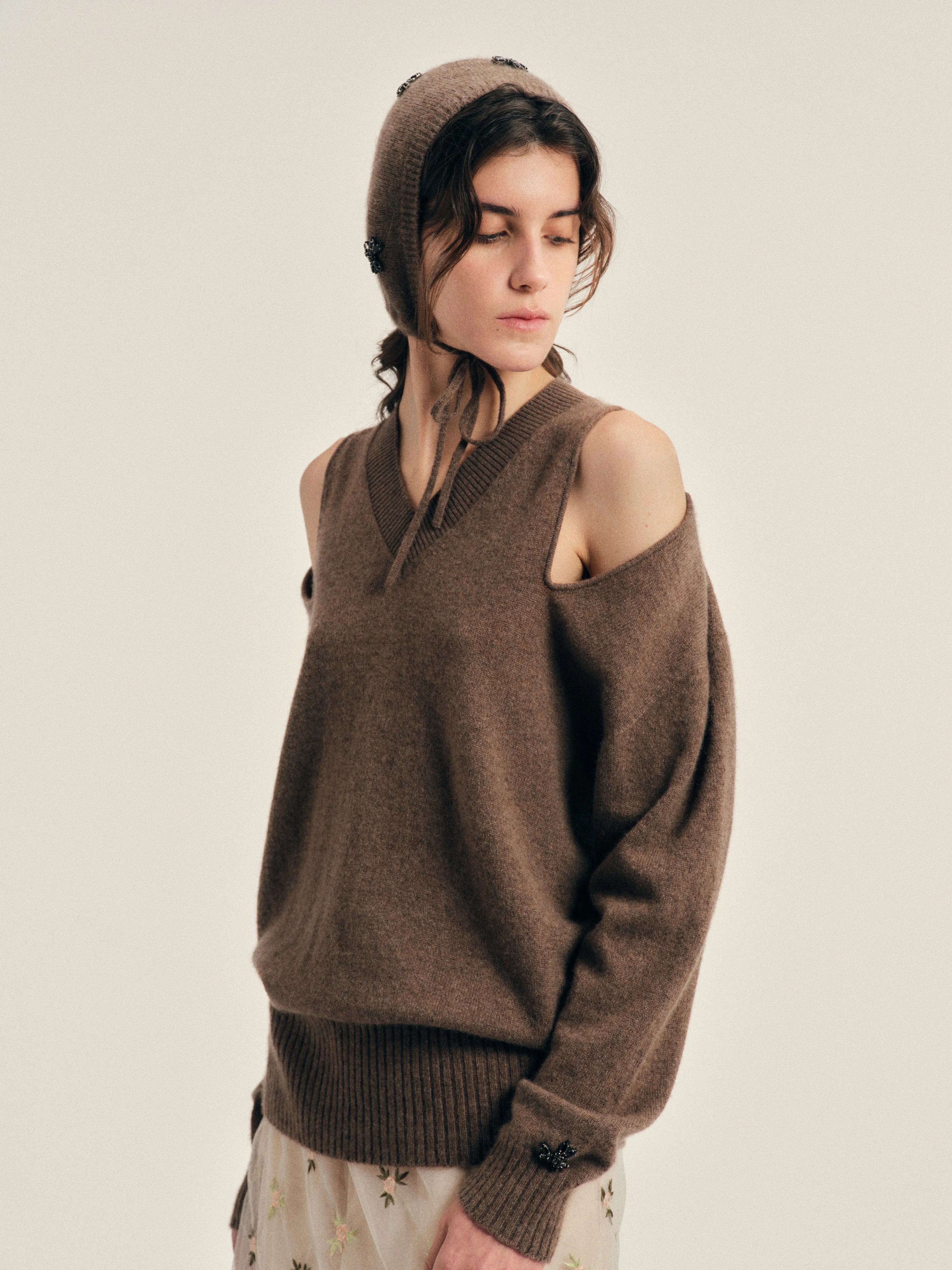 Embellished Relaxed Cashmere Slash V-Neck Jumper sold by Simone Rocha product image thumbnail 4