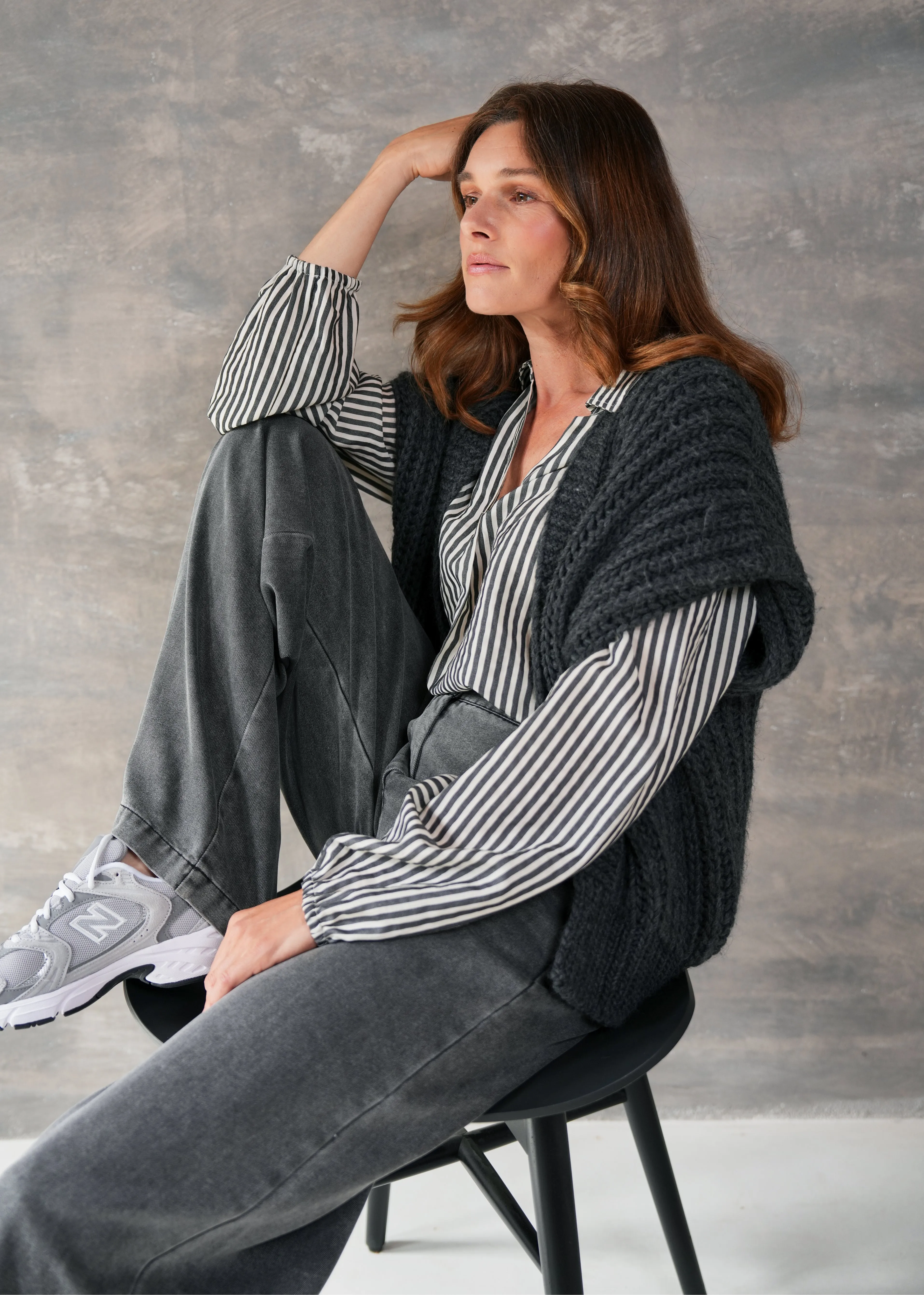 Leonarda Vest Anthracite sold by Simple product image thumbnail 2