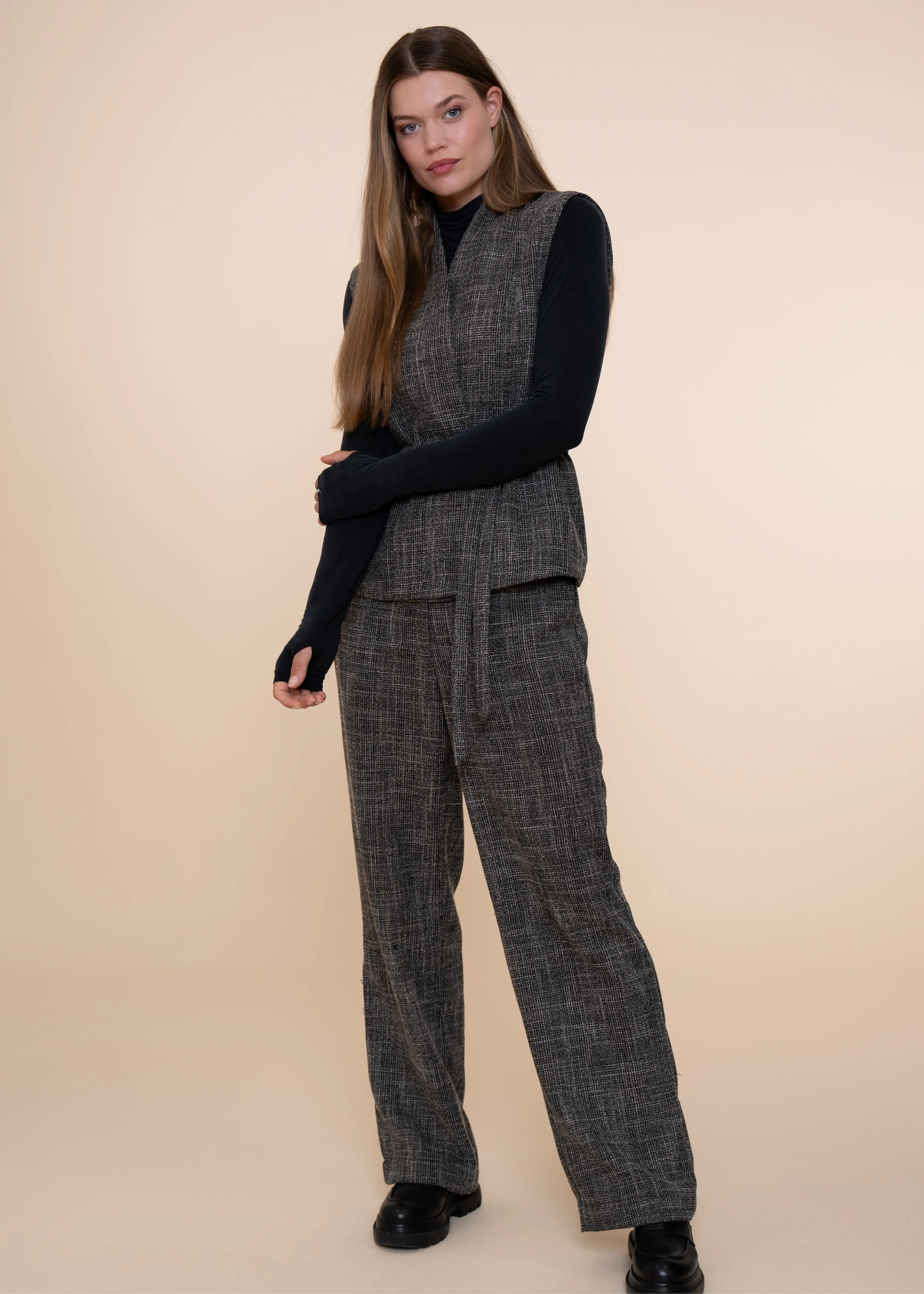 Selma Top Black Beauty sold by Simple product image thumbnail 2