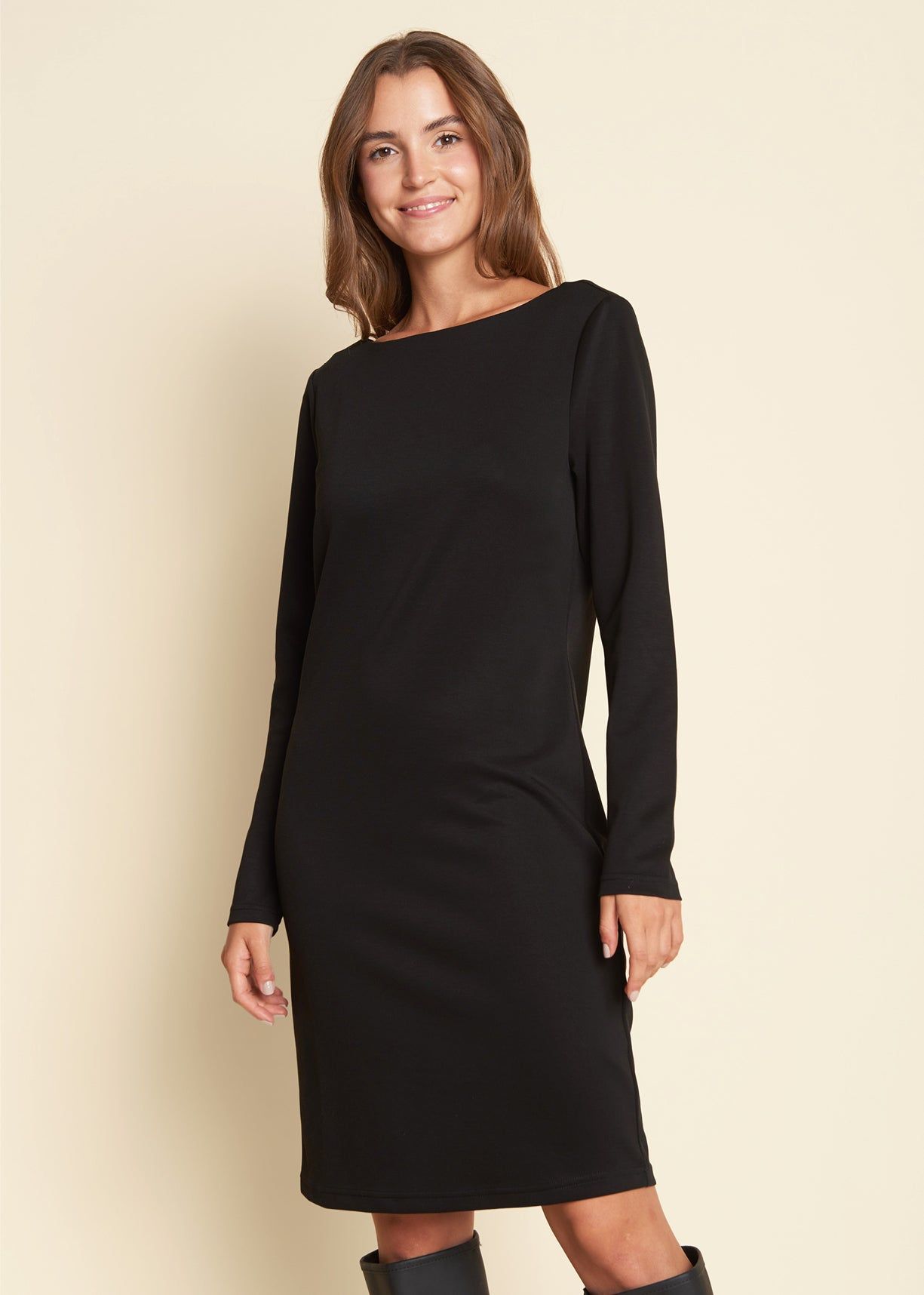 Marley Jurk Zwart sold by Simple