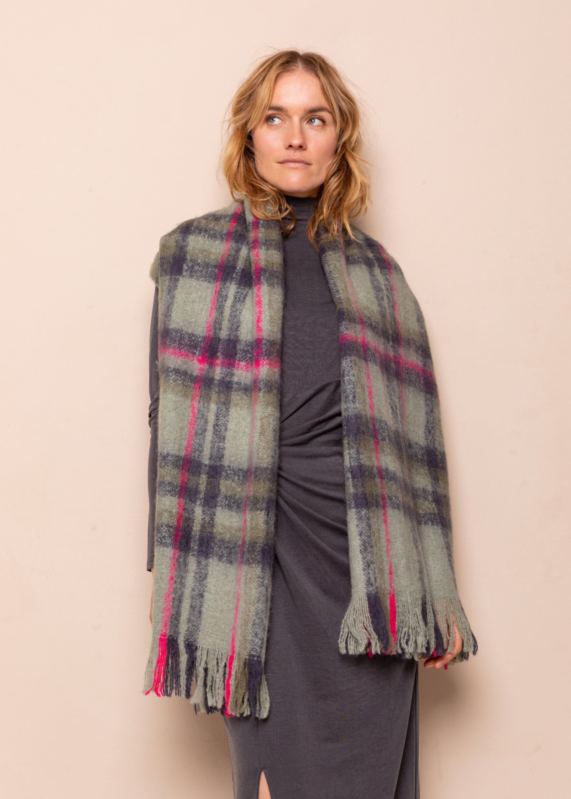 Senna Jurk Grijs sold by Simple product image thumbnail 4