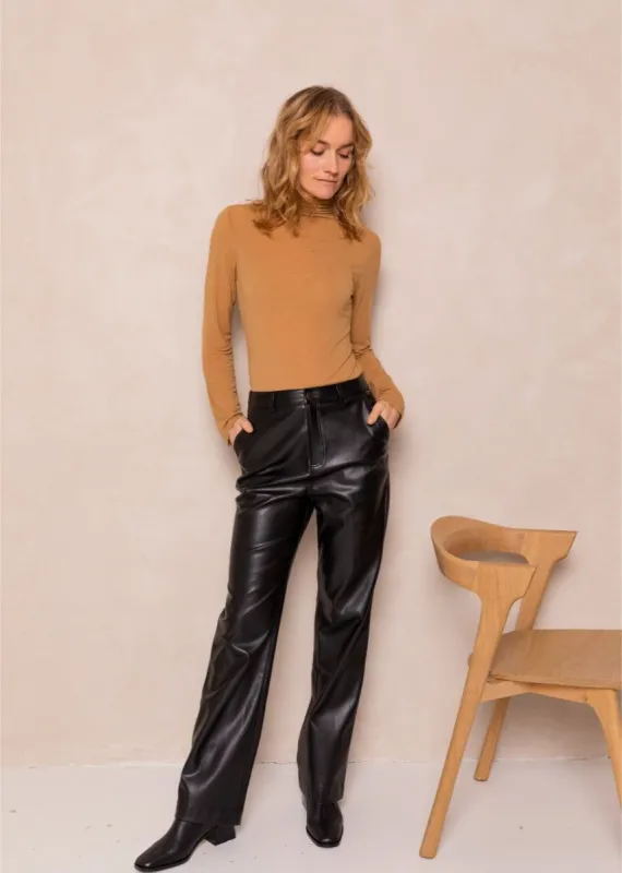 Oliver Broek Black Beauty sold by Simple