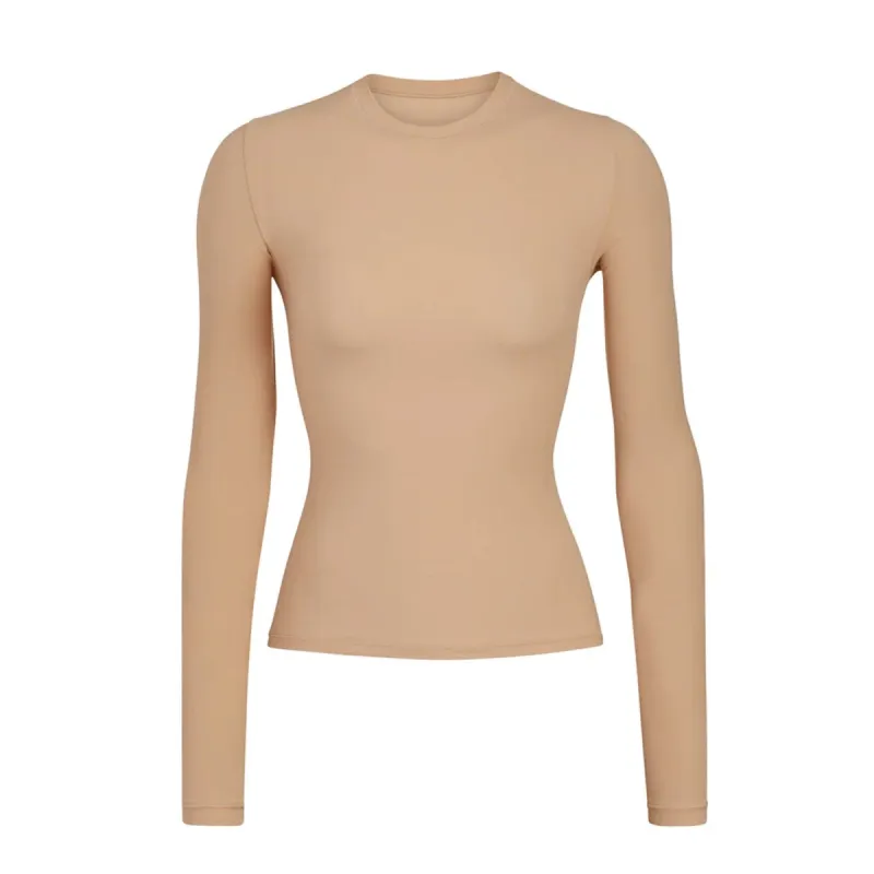 FITS EVERYBODY LONG SLEEVE T-SHIRT | CLAY sold by SKIMS