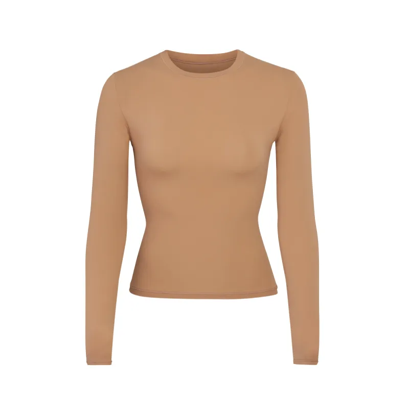 FITS EVERYBODY LONG SLEEVE T-SHIRT | SIENNA sold by SKIMS