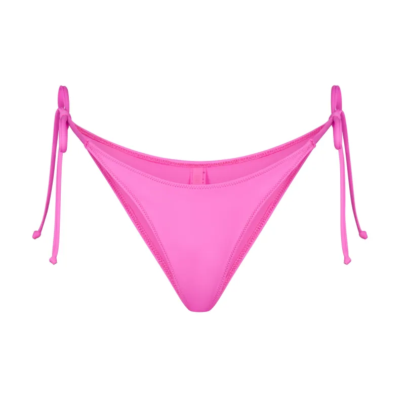 SIGNATURE SWIM DIPPED TIE BOTTOM | TAFFY sold by SKIMS