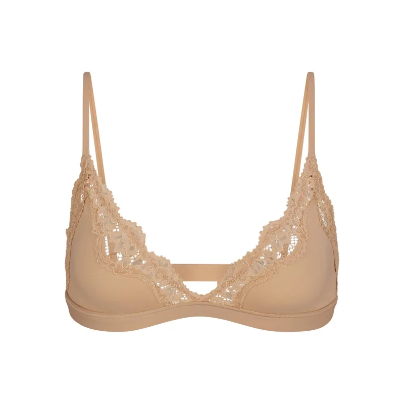 FITS EVERYBODY LACE TRIANGLE BRALETTE | CLAY sold by SKIMS