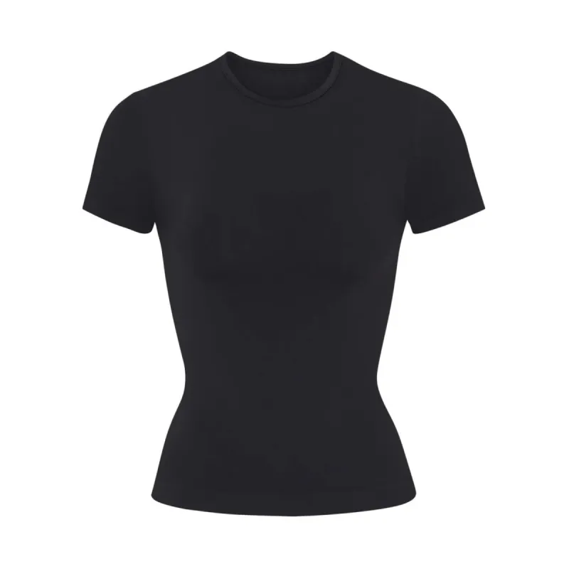 SOFT SMOOTHING SEAMLESS T-SHIRT | ONYX made by SKIMS
