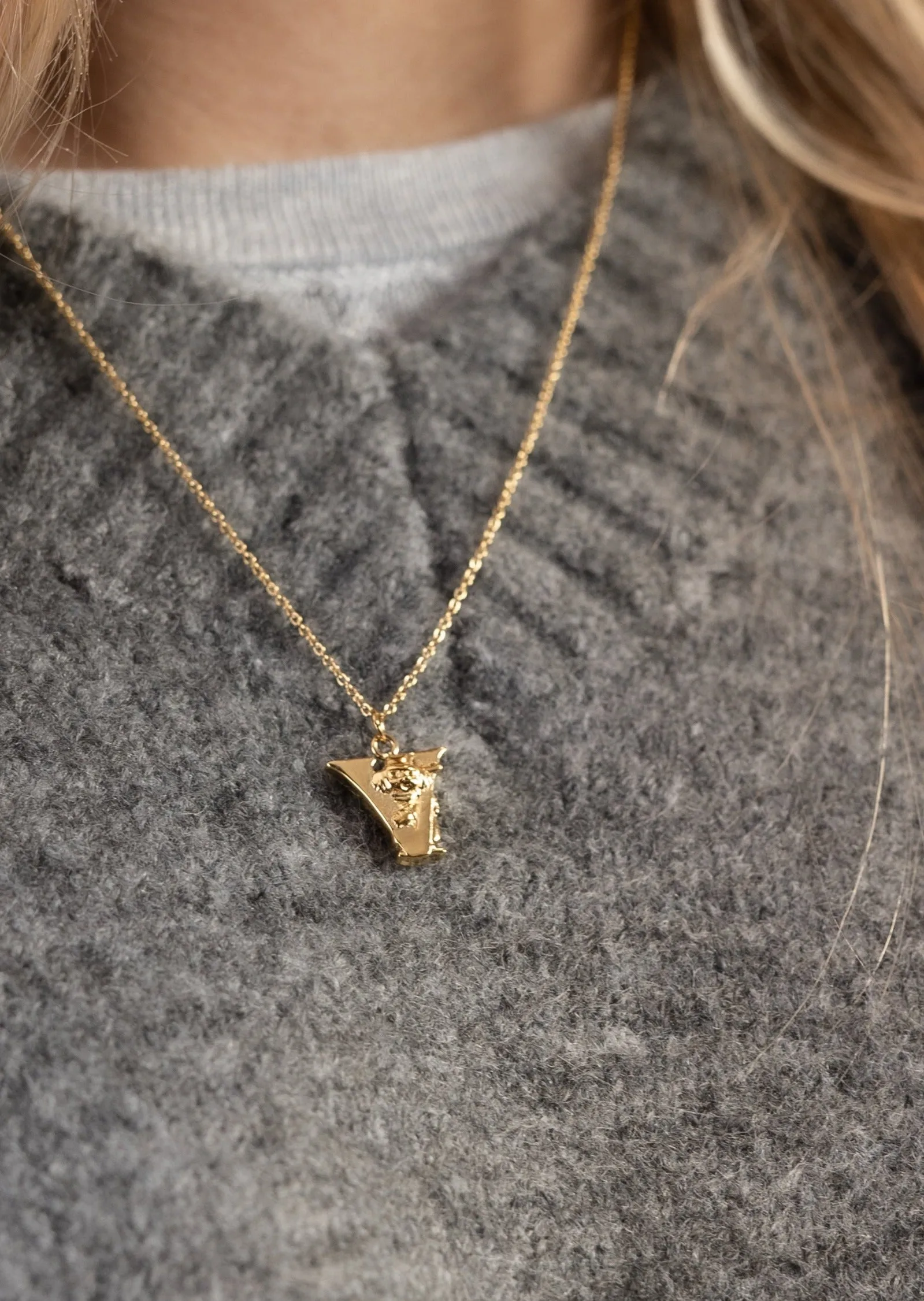 Moomin Alphabet - Gold Plated - V sold by Skultuna product image thumbnail 5