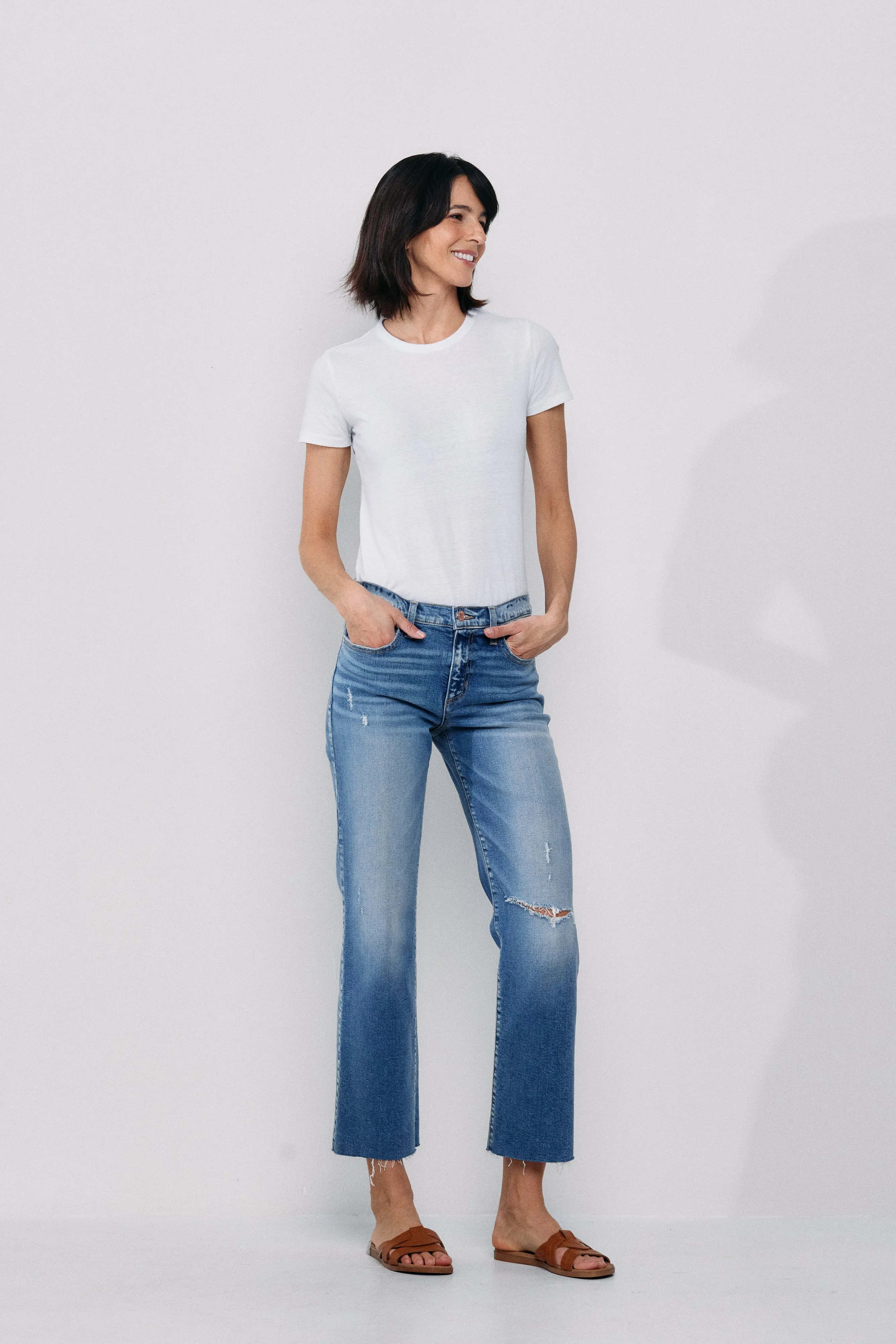 MID RISE CROPPED KNEE SLIT STRAIGHT JEANS - MEDIUM LIGHT sold by Sneak Peek