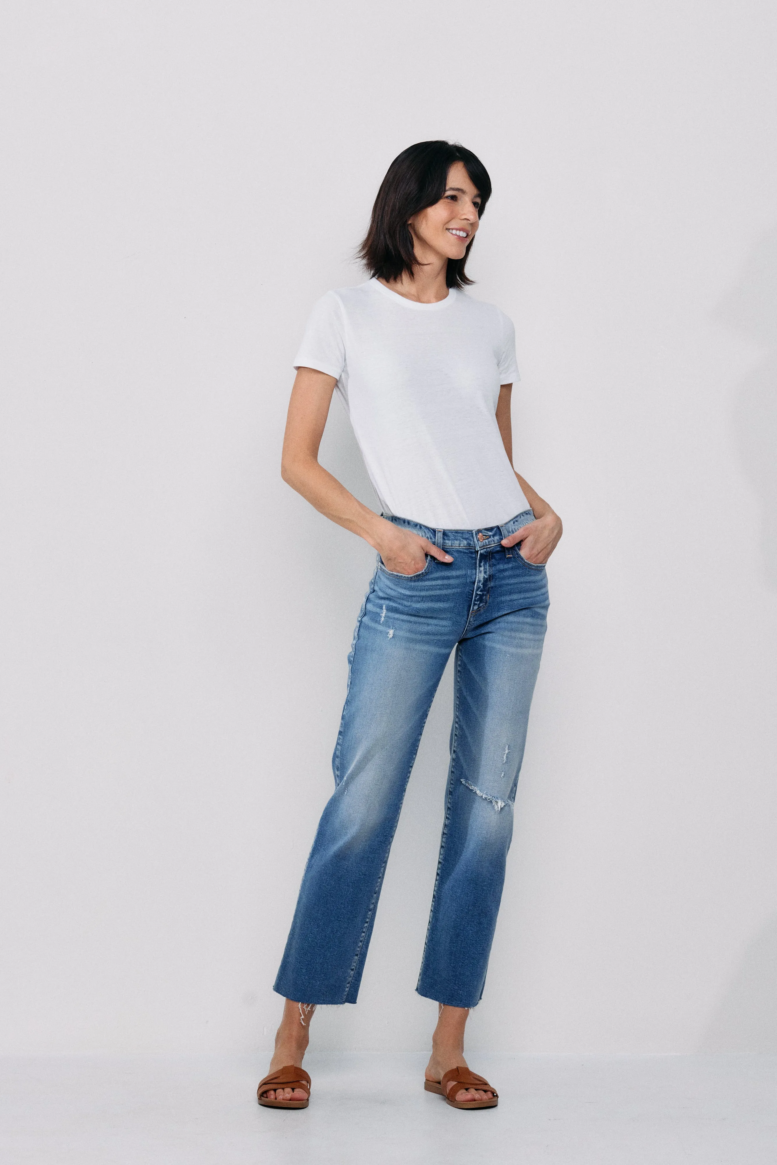 MID RISE CROPPED KNEE SLIT STRAIGHT JEANS - MEDIUM LIGHT sold by Sneak Peek product image thumbnail 3