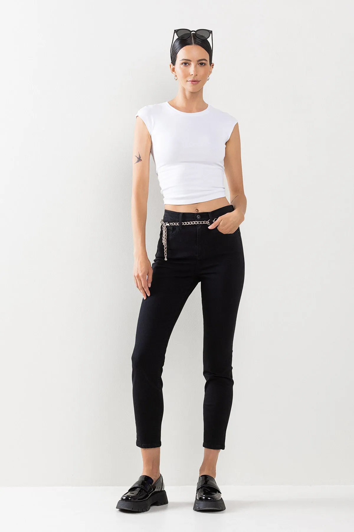 HIGH RISE BASIC STRETCH SKINNY JEANS - BLACK sold by Sneak Peek product image thumbnail 4