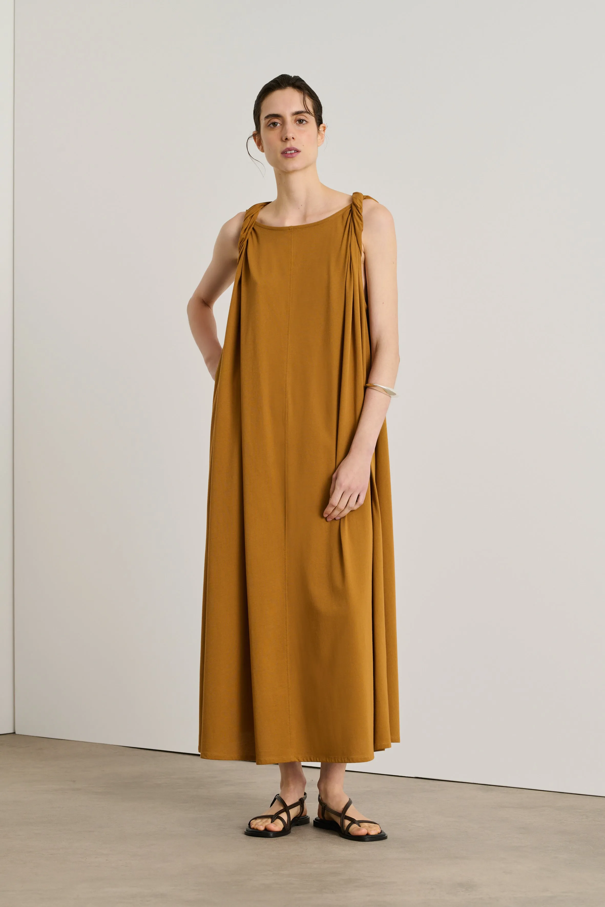 ROBE DEBBY MARRON sold by soeur
