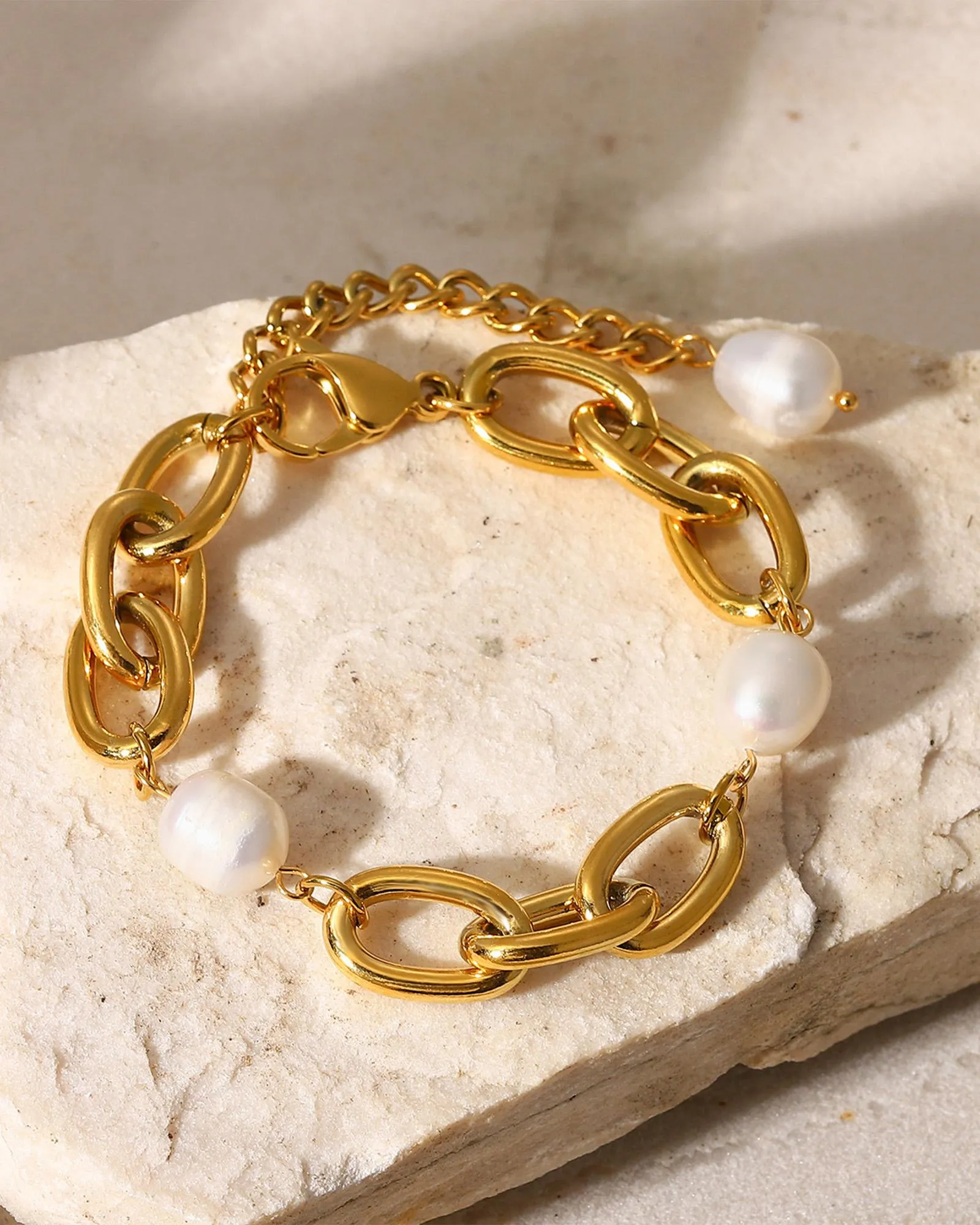 Pearl Oval Link Bracelet Gold/White Pearl sold by Sol Sana product image thumbnail 2