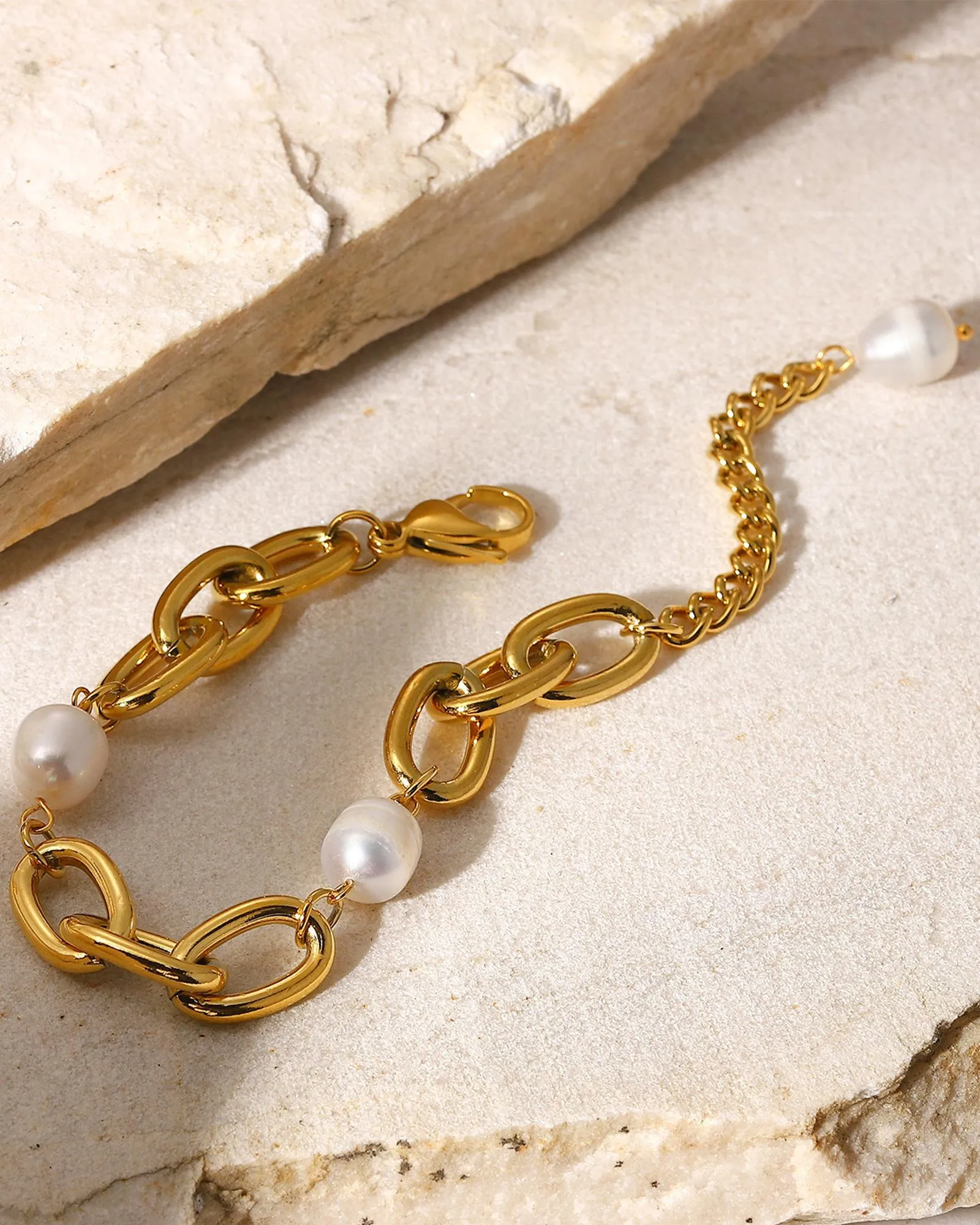 Pearl Oval Link Bracelet Gold/White Pearl sold by Sol Sana product image thumbnail 3