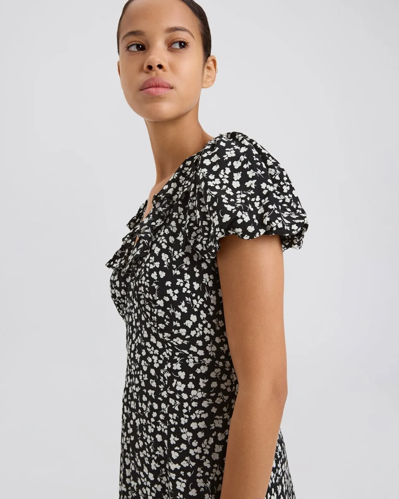 Calais Dress Ditsy Floral Noir sold by SOLID & STRIPED product image thumbnail 5