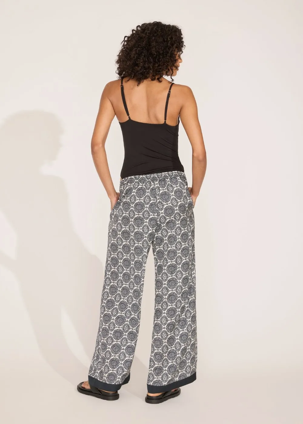 The Dani Pant sold by SOLID & STRIPED product image thumbnail 2